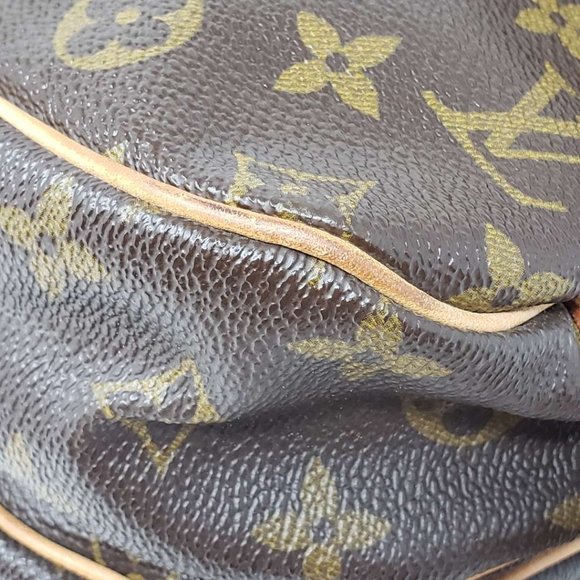 Auth Louis Vuitton Monogram Saumur 30 Crossbody - Picture 11 of 16